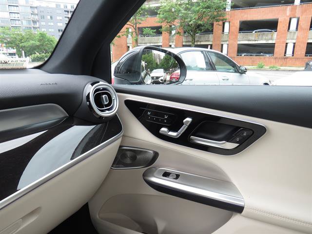 Used 2026 Mercedes-Benz GLC 300 4MATIC image 16