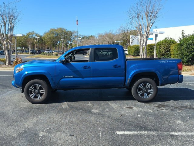 Used 2017 Toyota Tacoma TRD Sport w/ Tow Package image 8