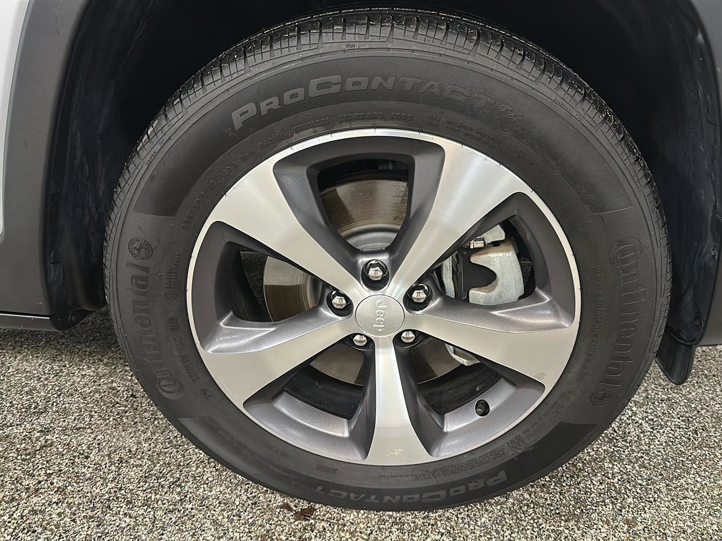 Certified 2022 Jeep Cherokee Limited AWD/4WD image 12