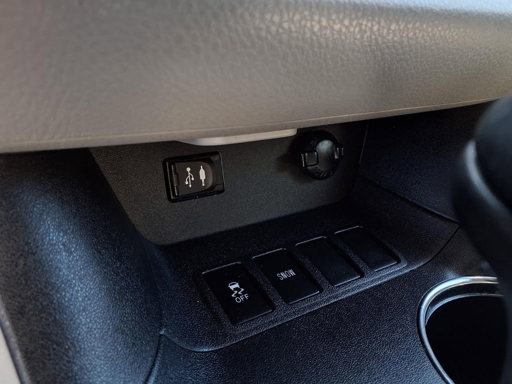 Used 2016 Toyota Highlander Limited w/ Driver Technology Package FWD image 12