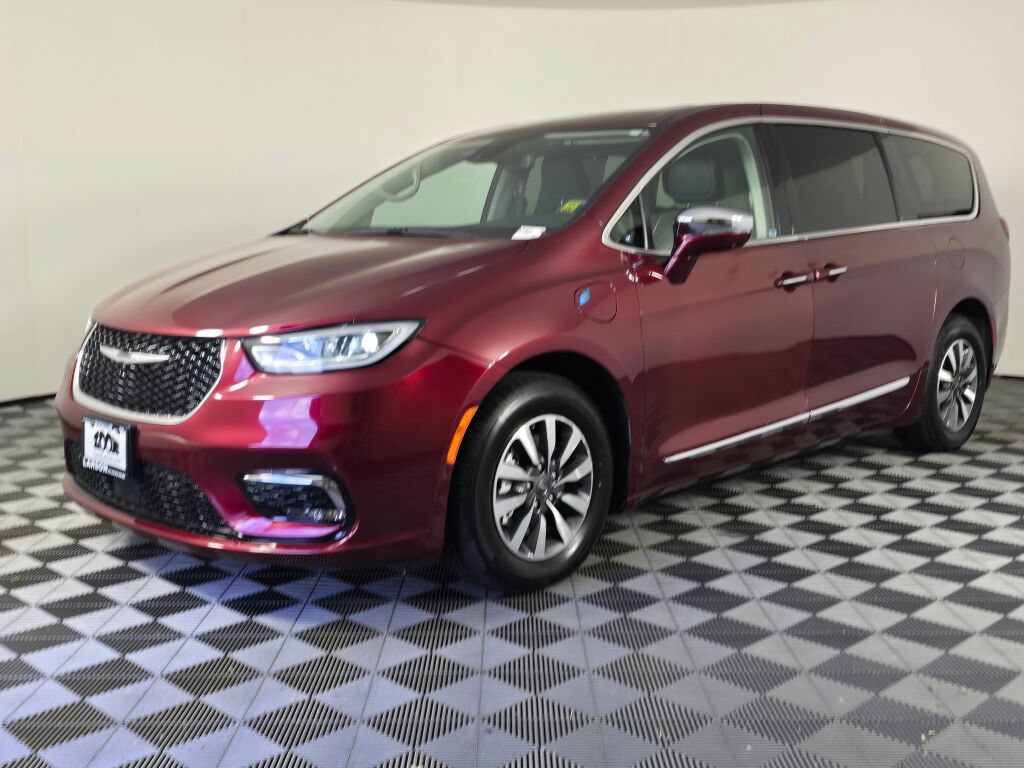 Used 2022 Chrysler Pacifica Limited w/ Uconnect Theater Family Group FWD image 7