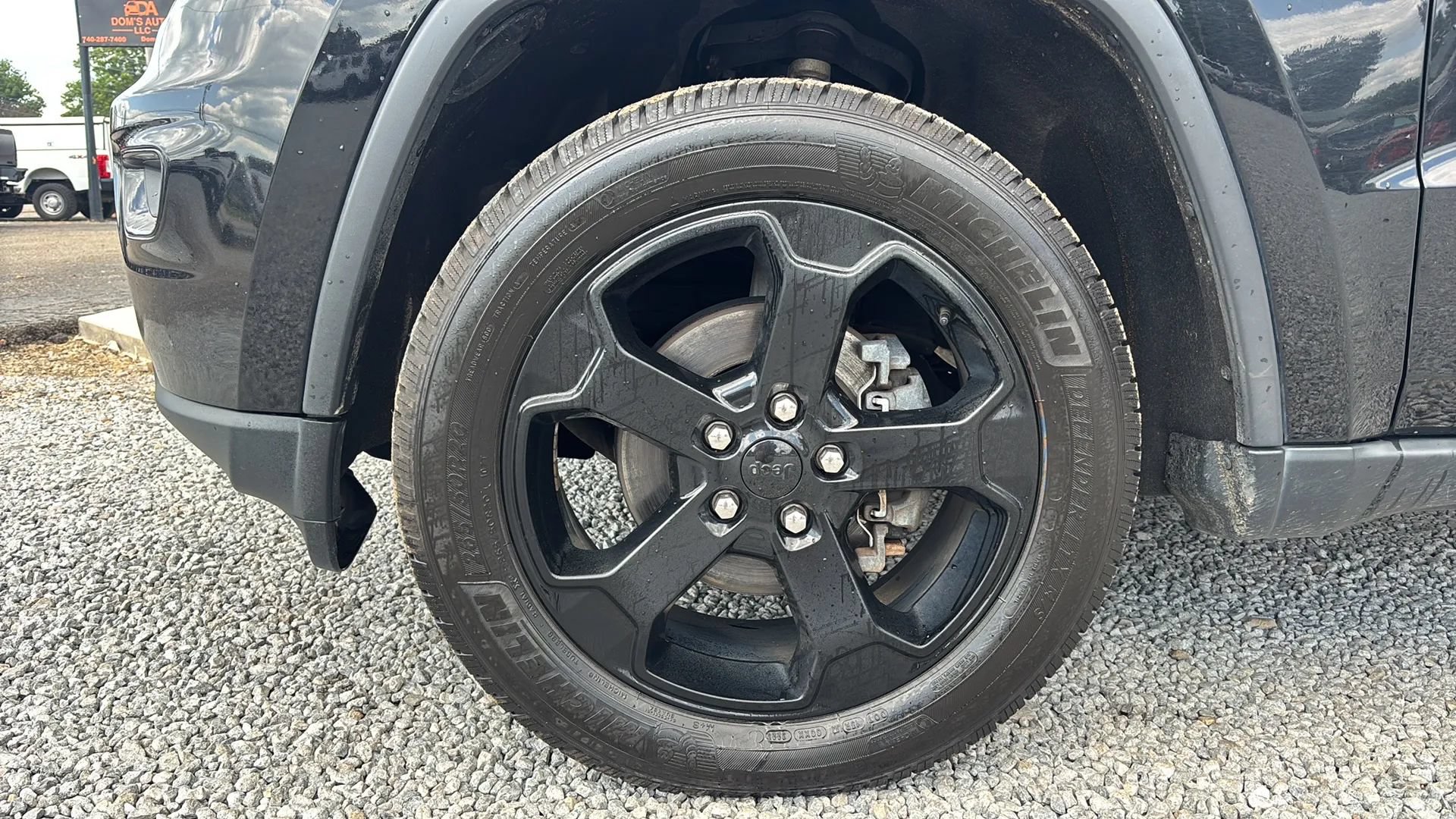 Used 2019 Jeep Grand Cherokee Laredo AWD/4WD image 14