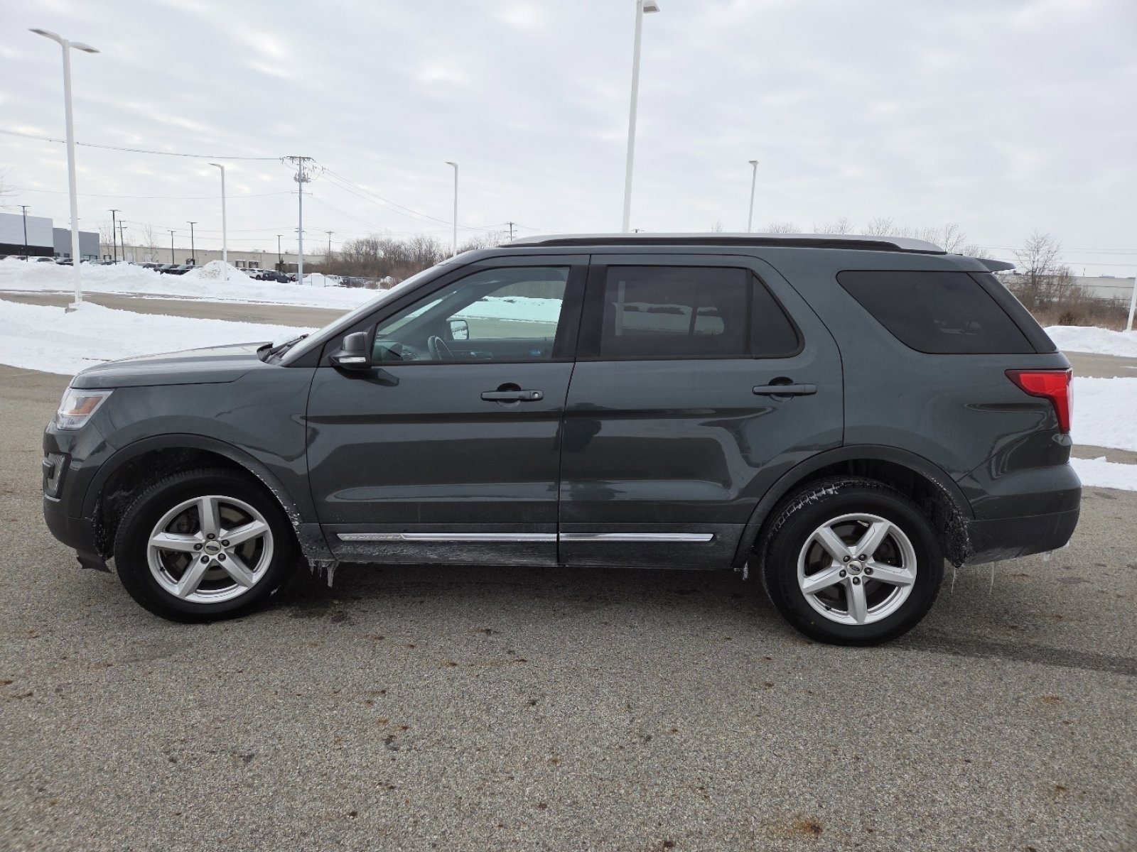 Used 2016 Ford Explorer XLT w/ Equipment Group 202A image 13