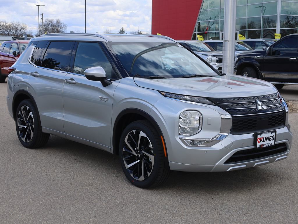 New 2025 Mitsubishi Outlander SE image 2