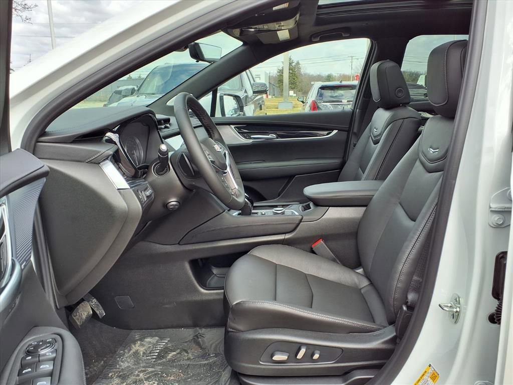 New 2026 Cadillac XT5 Premium Luxury w/ LPO, Floor Liner Package AWD/4WD image 14
