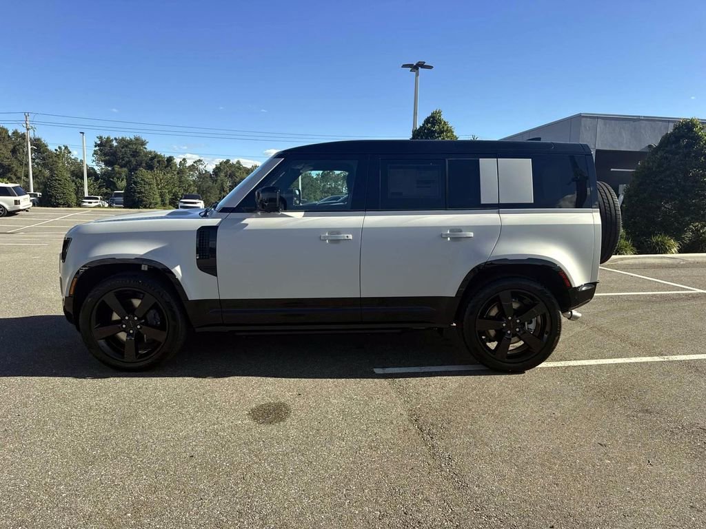 New 2026 Land Rover Defender 110 X-Dynamic SE image 2