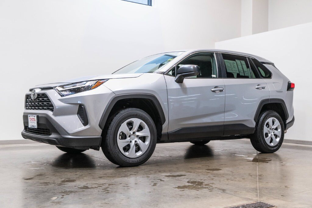 Used 2025 Toyota RAV4 LE AWD/4WD image 3