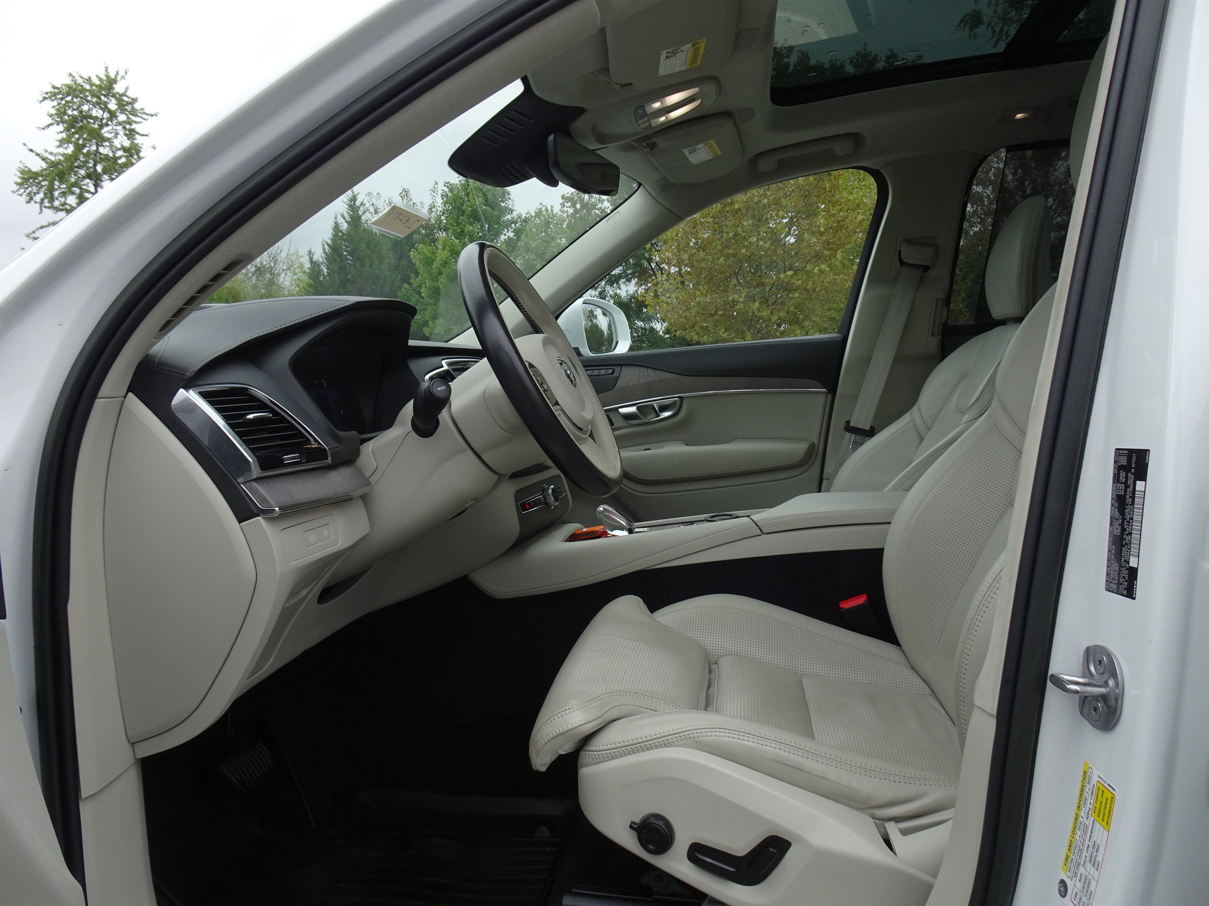 Used 2023 Volvo XC90 T8 Ultimate w/ Lounge Package AWD/4WD image 9