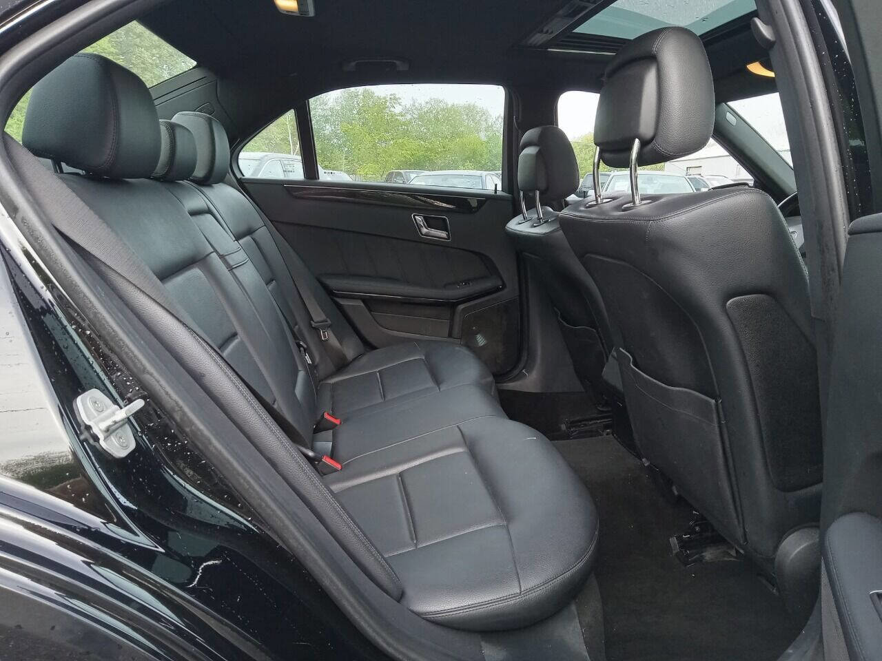 Used 2010 Mercedes-Benz E 350 4MATIC Sedan image 15