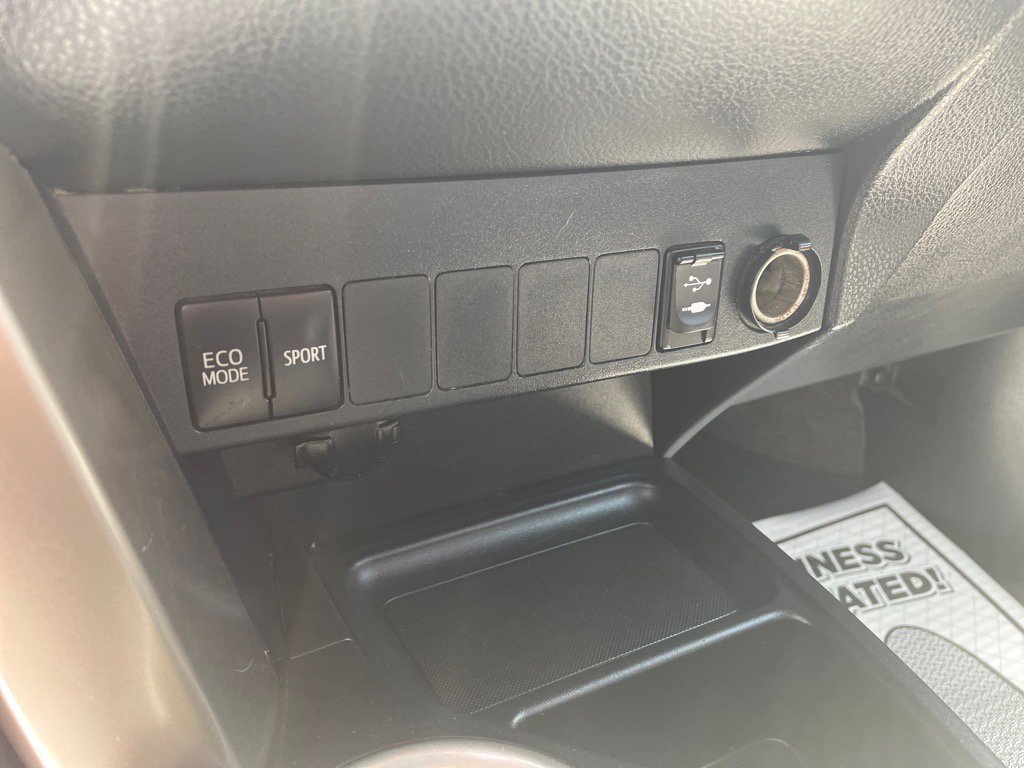 Used 2015 Toyota RAV4 LE image 19