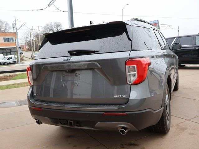 Used 2022 Ford Explorer XLT w/ Equipment Group 202A image 8