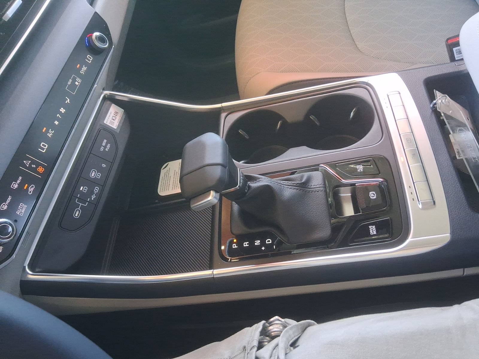 New 2026 Kia Carnival EX FWD image 16