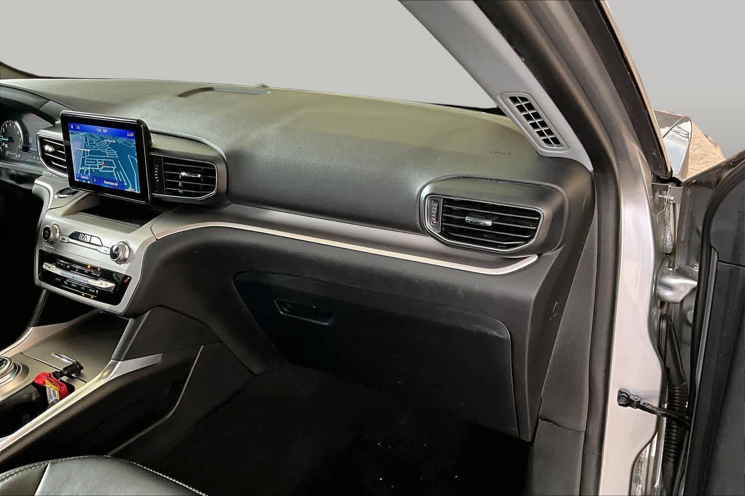 Used 2022 Ford Explorer XLT w/ Equipment Group 202A RWD image 19
