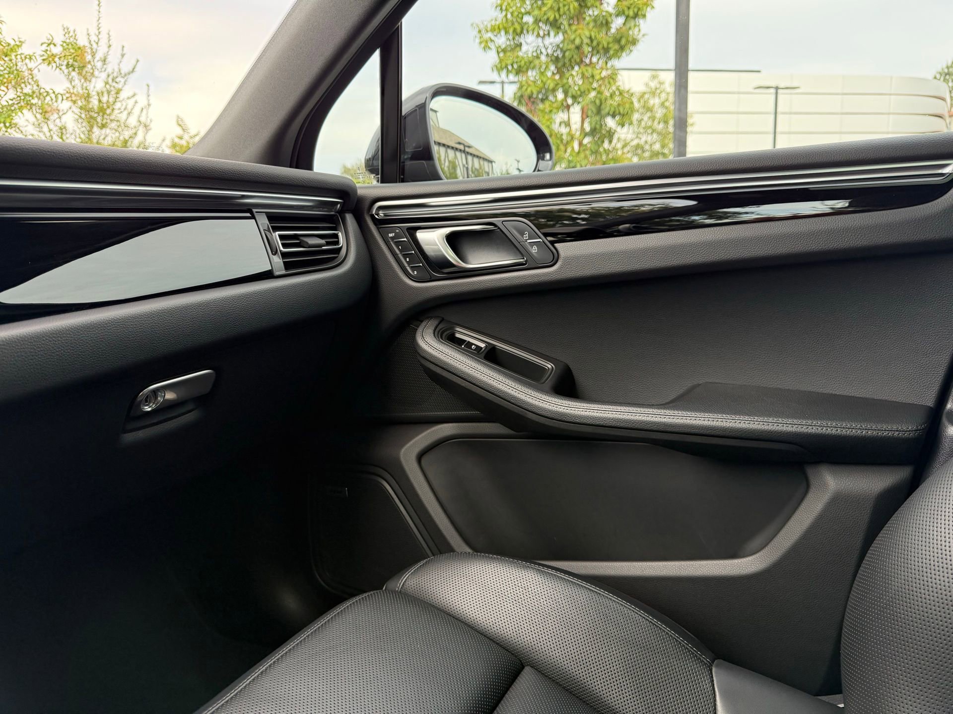 Certified 2024 Porsche Macan S image 24