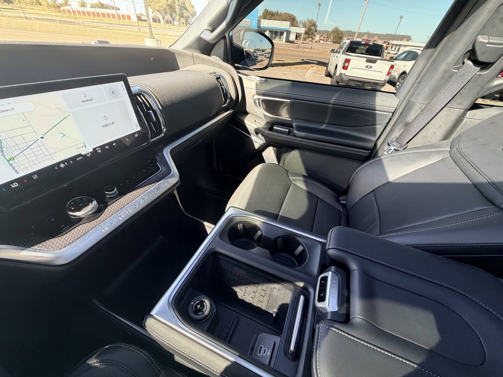 Used 2025 Ford Expedition Platinum w/ Stealth Appearance Package image 32