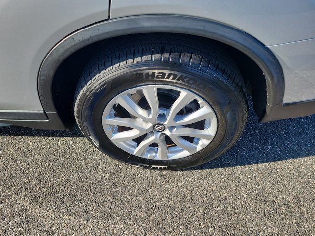 Used 2018 Nissan Rogue SV FWD image 6