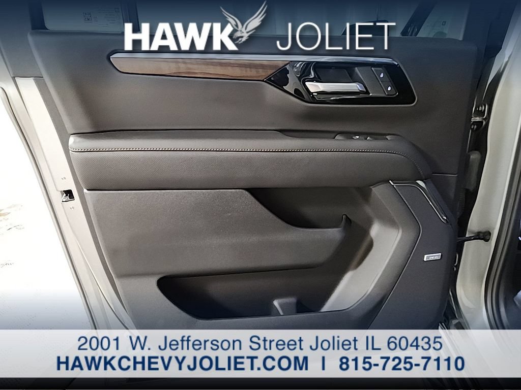 Used 2025 Chevrolet Suburban High Country AWD/4WD image 20