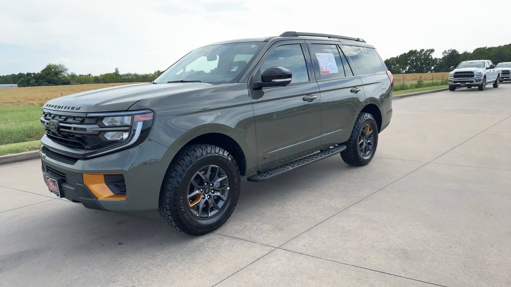 Used 2025 Ford Expedition Tremor AWD/4WD image 5