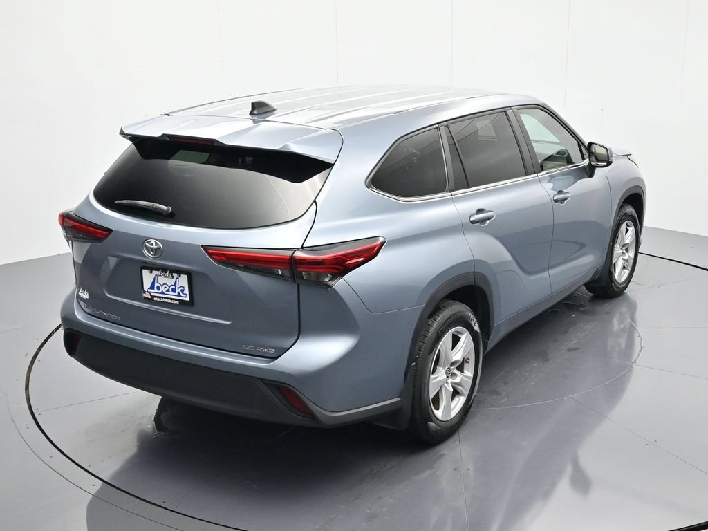 Used 2023 Toyota Highlander LE AWD/4WD image 32