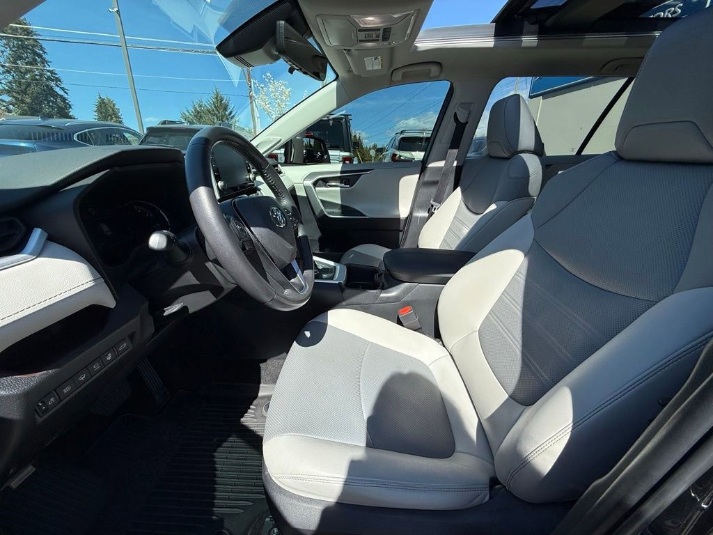 Used 2022 Toyota RAV4 Limited image 12