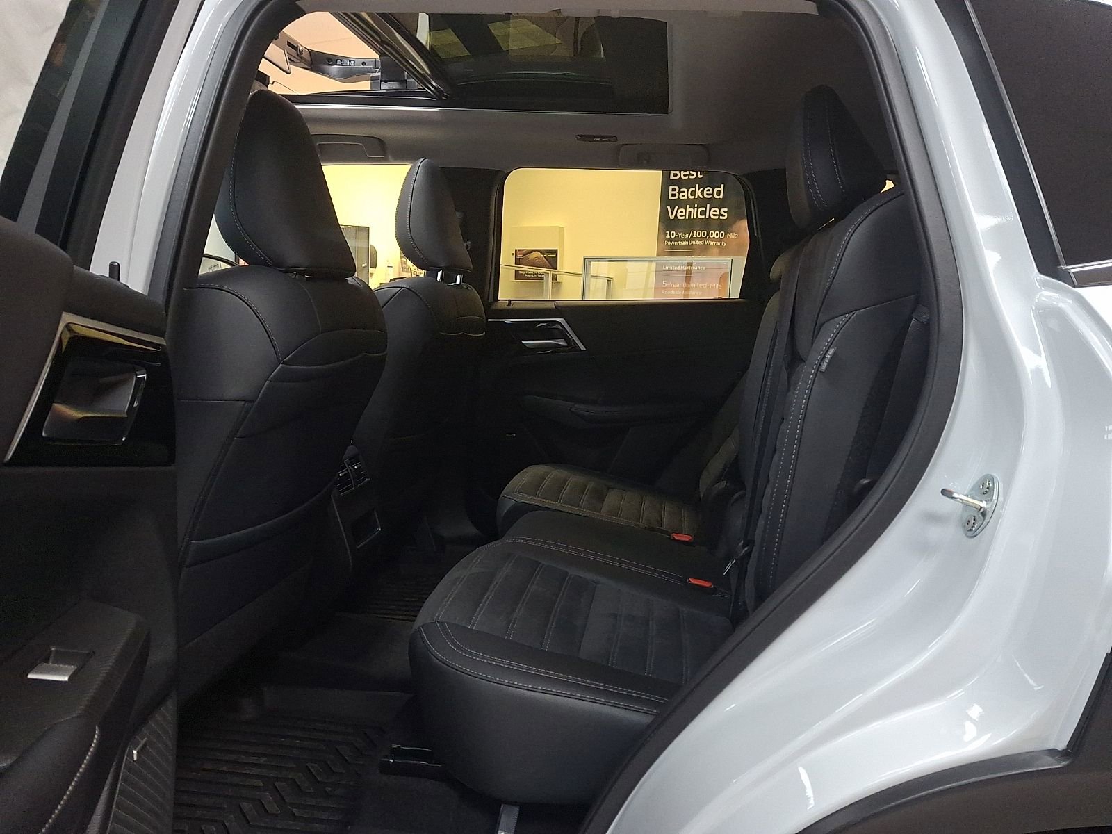 New 2026 Mitsubishi Outlander AWD image 10