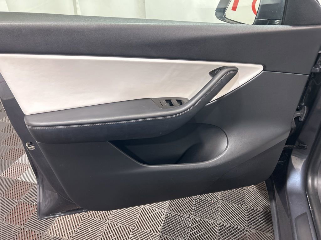 Used 2020 Tesla Model Y Long Range image 26