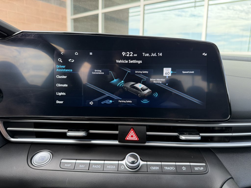 Used 2025 Hyundai Elantra Limited FWD image 22