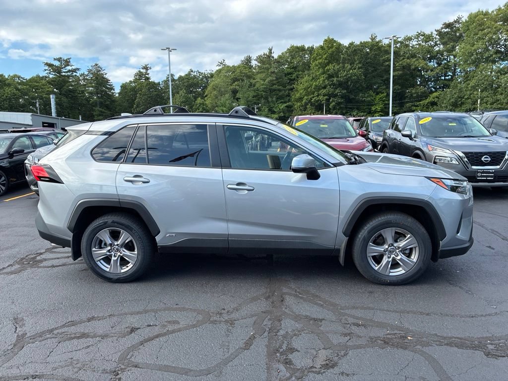 Used 2024 Toyota RAV4 LE AWD/4WD image 8