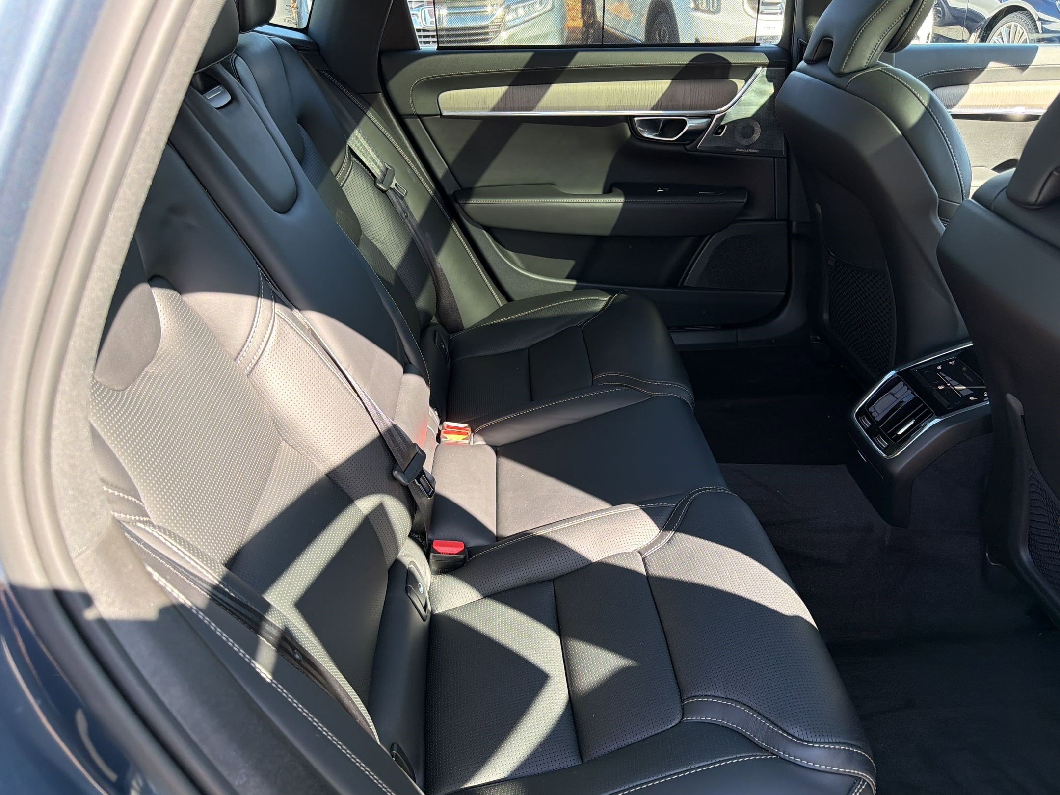 Certified 2023 Volvo S90 B6 Ultimate w/ Lounge Package image 29