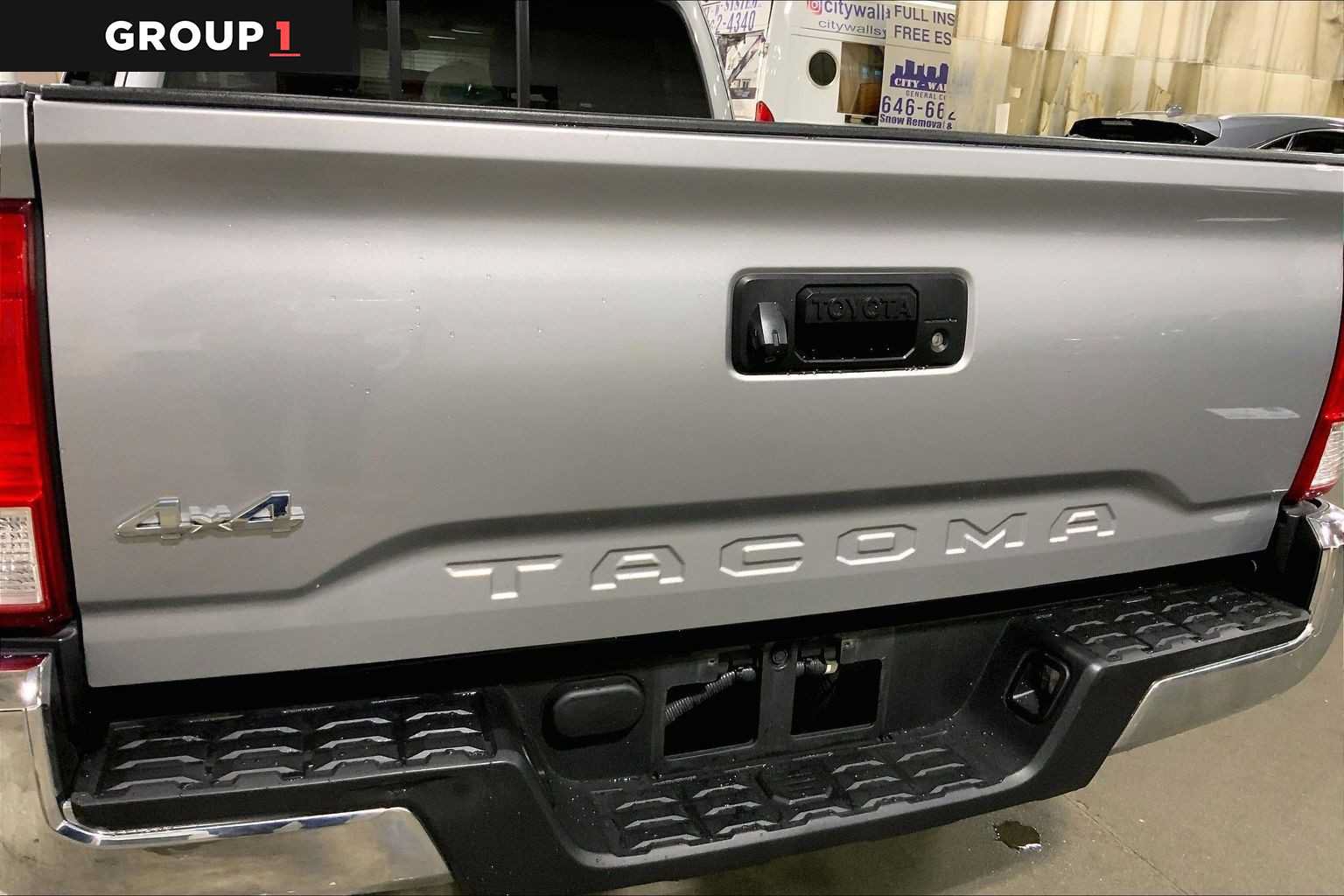 Certified 2017 Toyota Tacoma SR5 AWD/4WD image 29