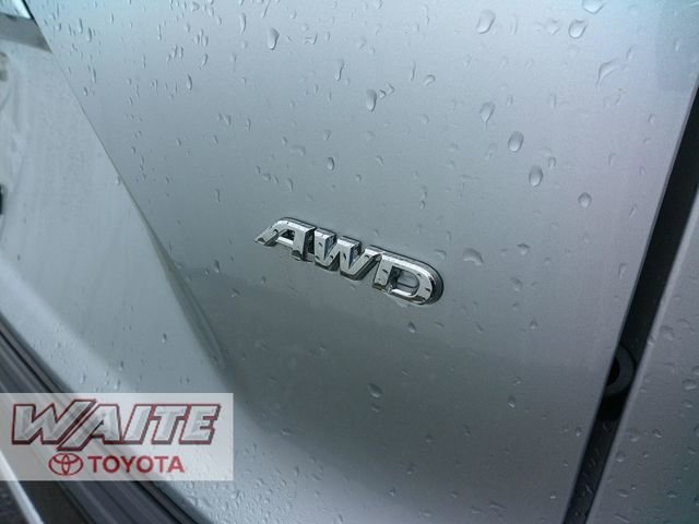 Used 2023 Toyota Corolla Cross L image 2