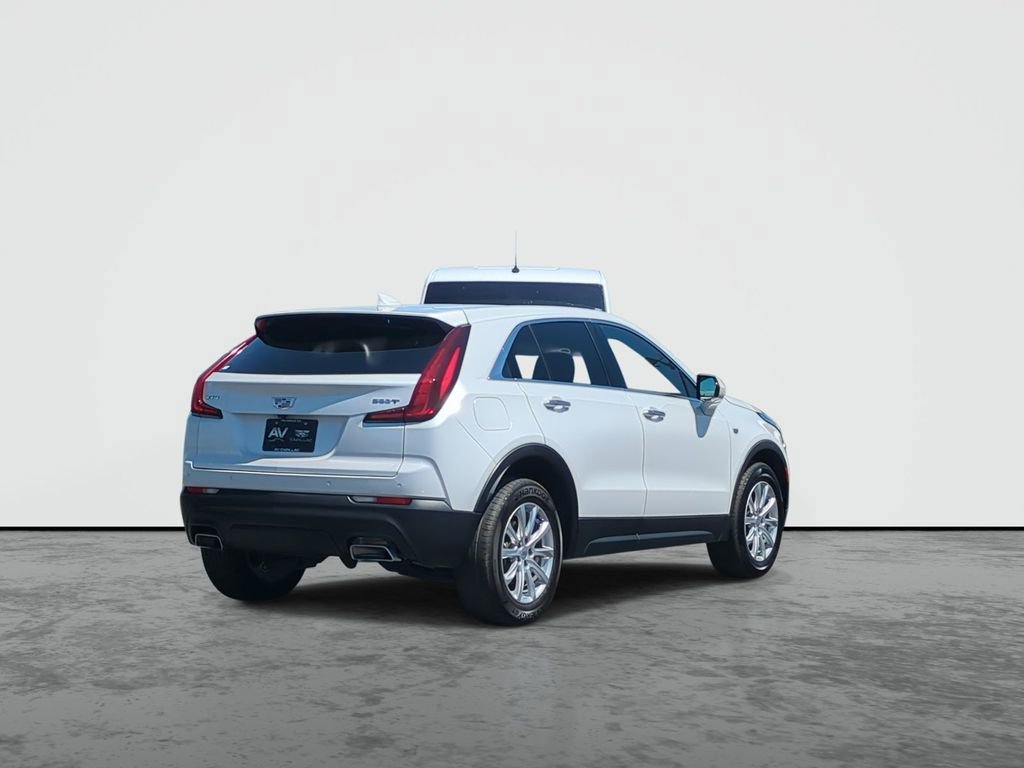 Certified 2022 Cadillac XT4 Luxury w/ Cold Weather Package FWD image 8