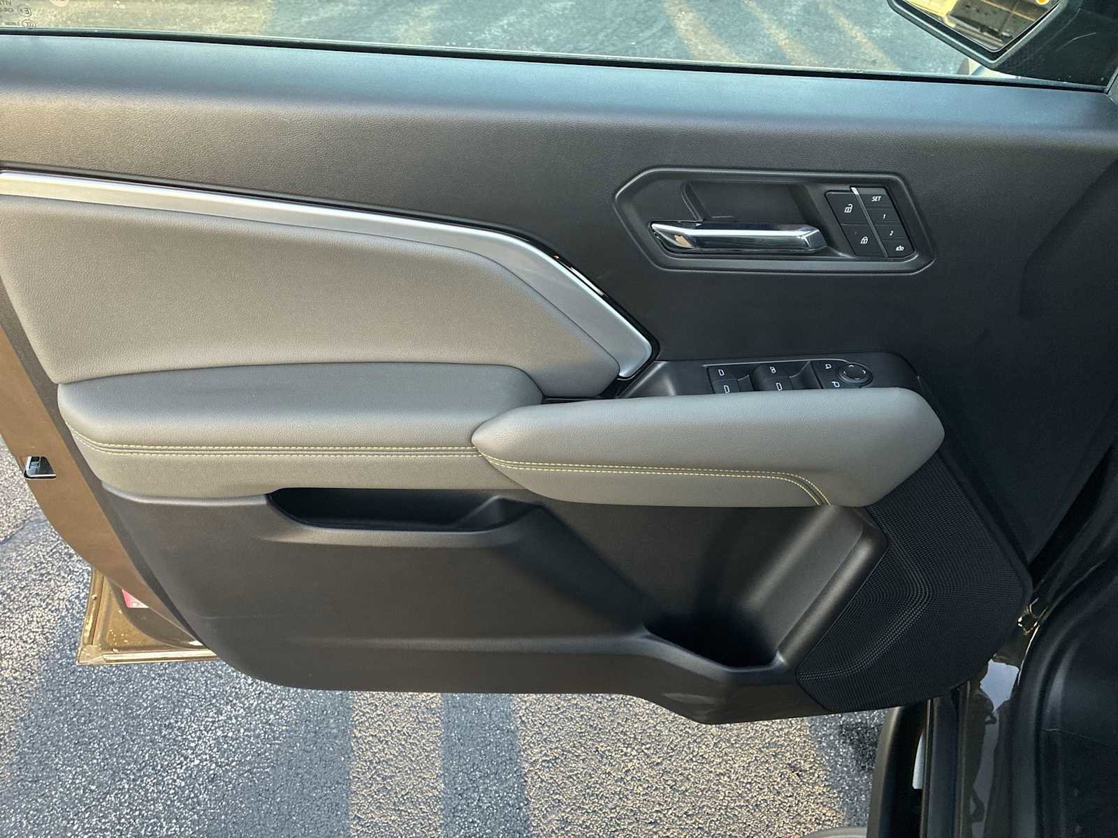 Used 2023 Chevrolet Colorado ZR2 w/ ZR2 Convenience Package III image 23