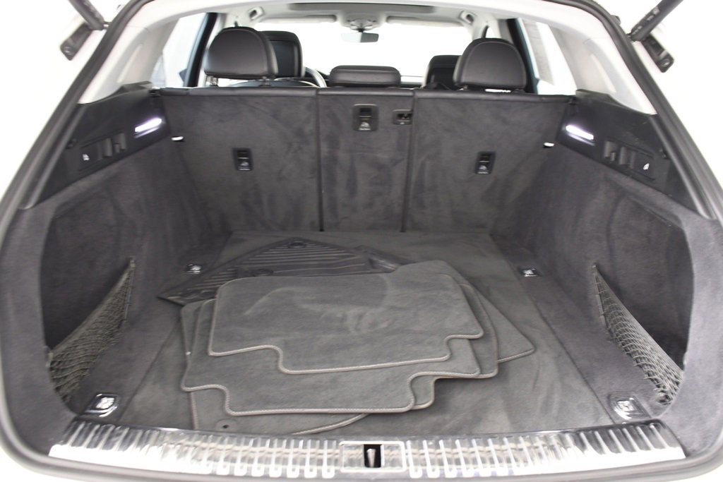 Used 2021 Audi e-tron Prestige w/ Prestige Package image 22