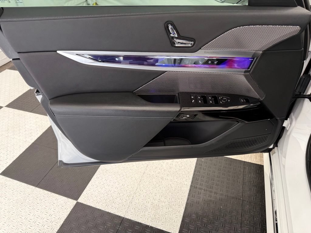 Used 2024 BMW i7 xDrive60 AWD/4WD image 13