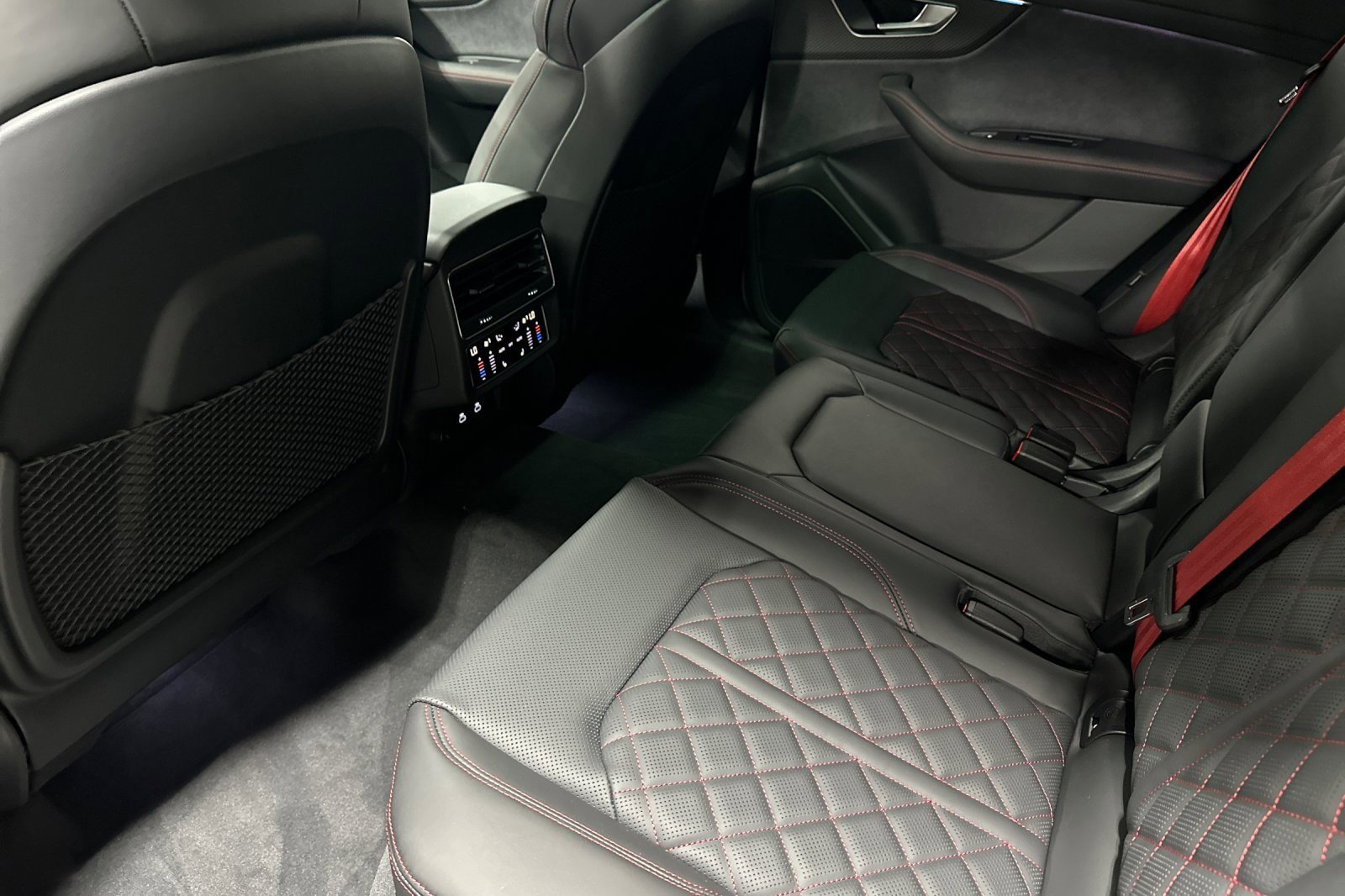 New 2026 Audi SQ8 Prestige image 11