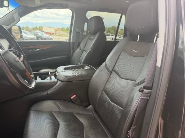 Used 2016 Cadillac Escalade Luxury AWD/4WD image 25