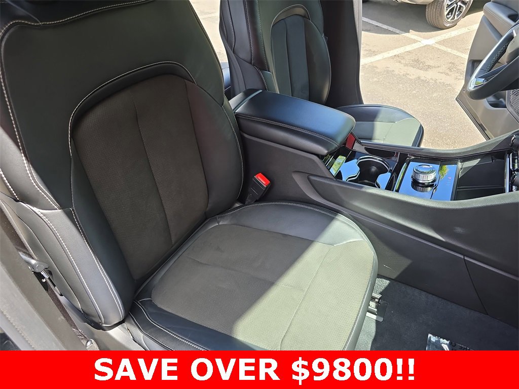 Used 2023 Jeep Grand Cherokee Altitude image 10