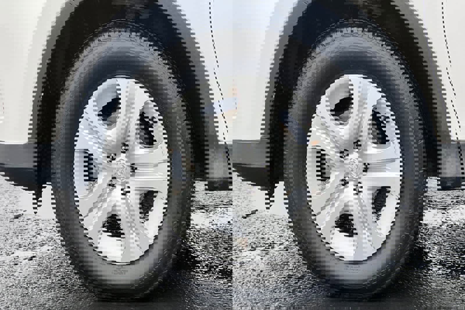 Used 2015 Toyota RAV4 LE image 28