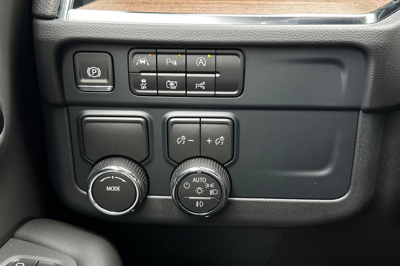 New 2026 Chevrolet Suburban High Country w/ LPO, Illumination Package RWD image 29