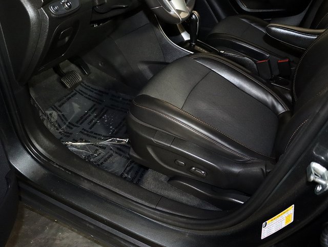 Used 2020 Chevrolet Trax LT w/ LT Convenience Package image 24