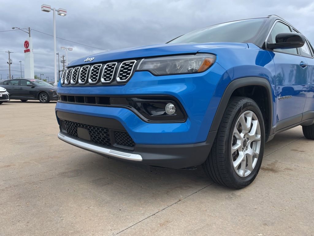 Used 2025 Jeep Compass Limited AWD/4WD image 14