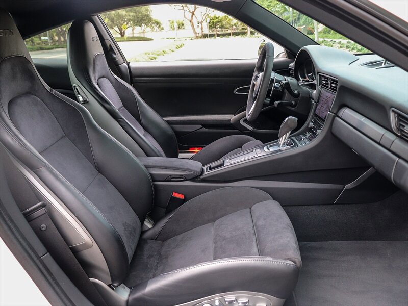 Used 2019 Porsche 911 Carrera GTS RWD image 32
