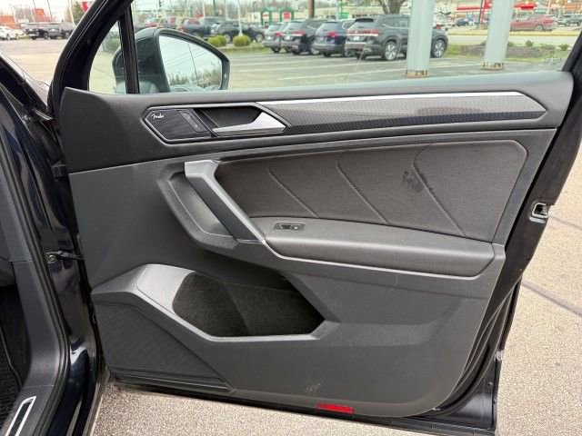 Used 2018 Volkswagen Tiguan SEL Premium w/ 3rd Row Seat Package image 21