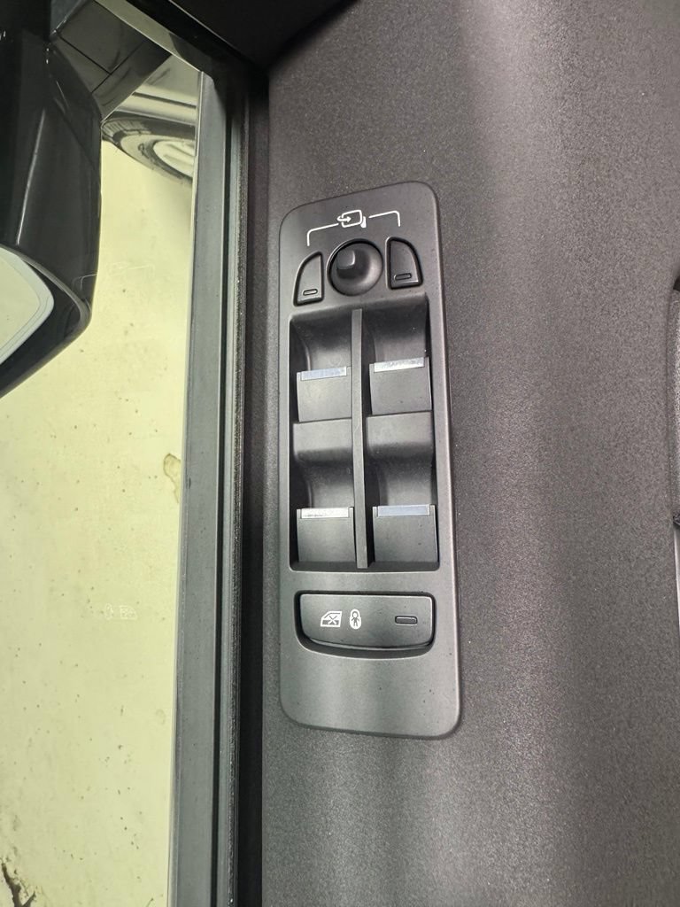 Used 2025 Land Rover Discovery Sport S AWD/4WD image 13