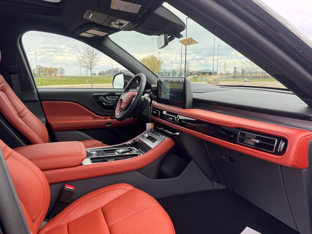 New 2026 Lincoln Aviator Reserve w/ Jet Appearance Package AWD/4WD image 24
