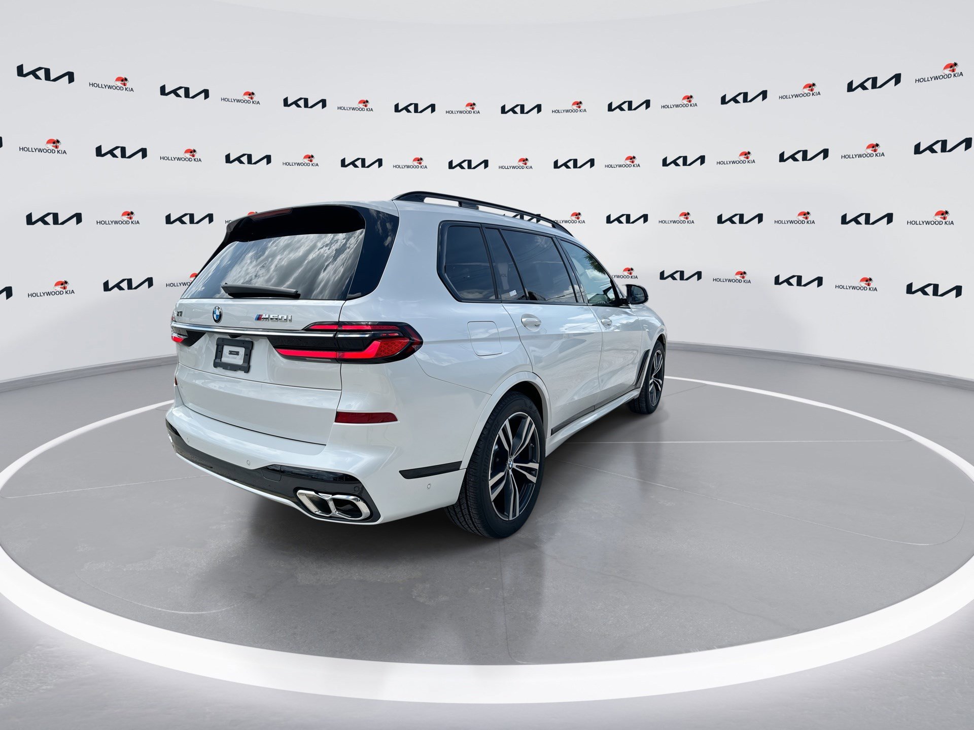 Used 2025 BMW X7 M60i AWD/4WD image 8