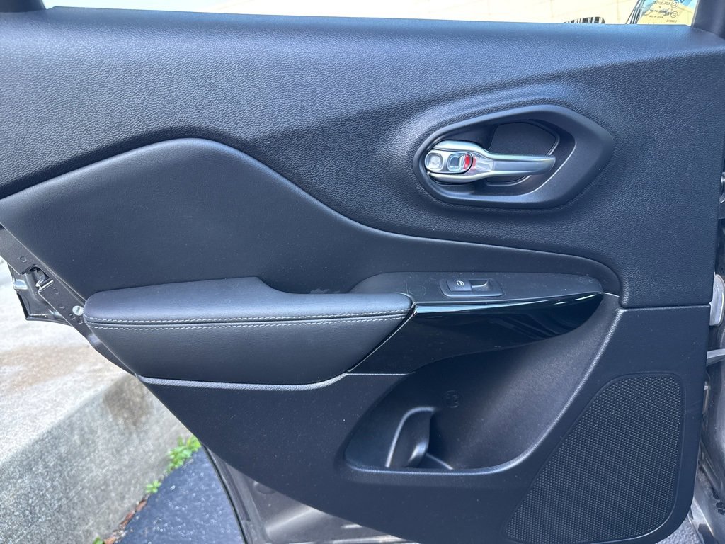 Used 2023 Jeep Cherokee Altitude Lux image 45