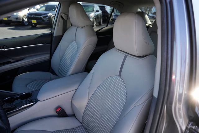 Used 2022 Toyota Camry SE image 10