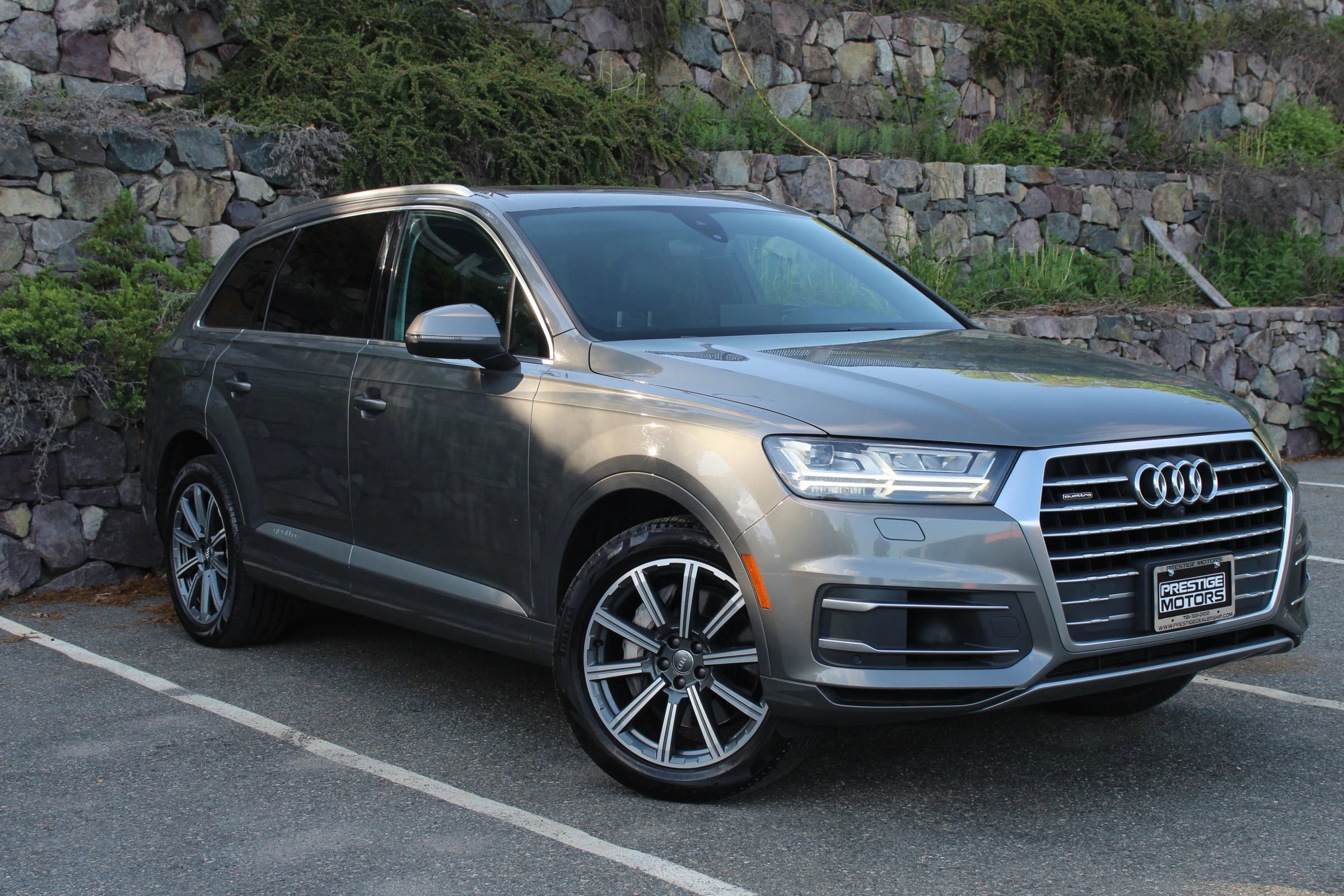 Used 2017 Audi Q7 3.0T Premium Plus w/ Premium Plus Package AWD/4WD image 4